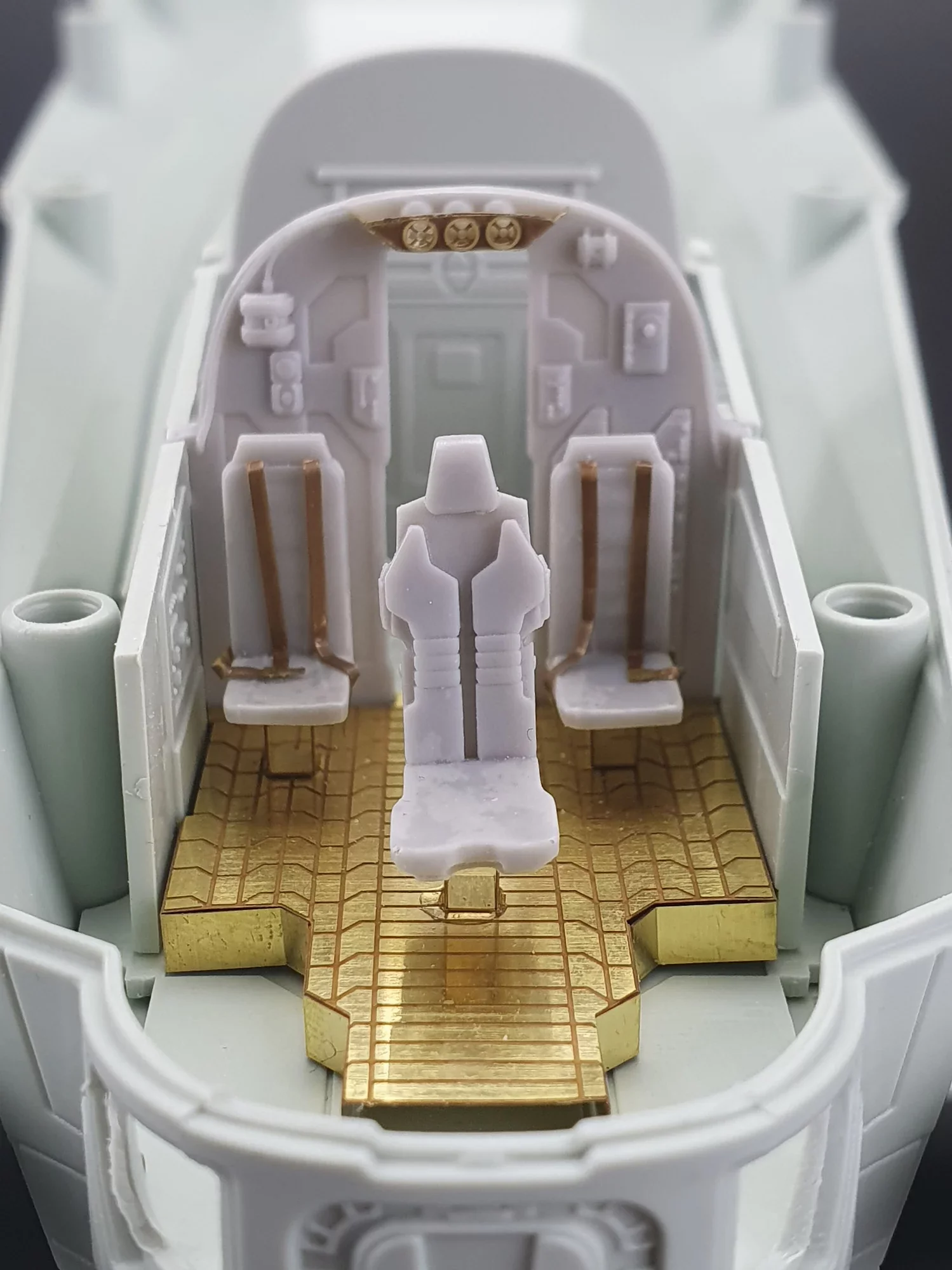 The Mandalorian: Razor Crest "Platinum Edition" - Image 9