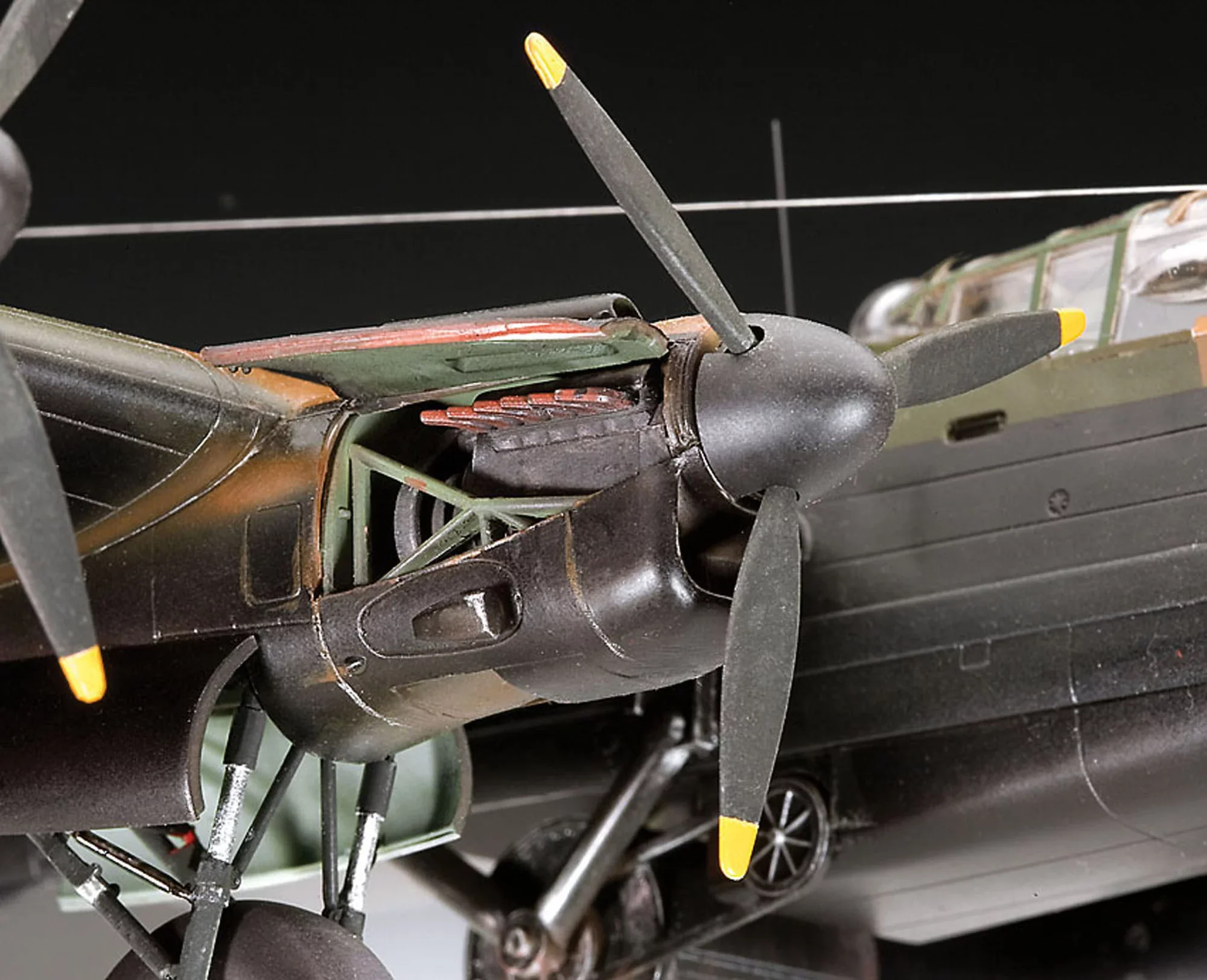 Model Set Lancaster B.III "DAMBUSTERS" - Image 3