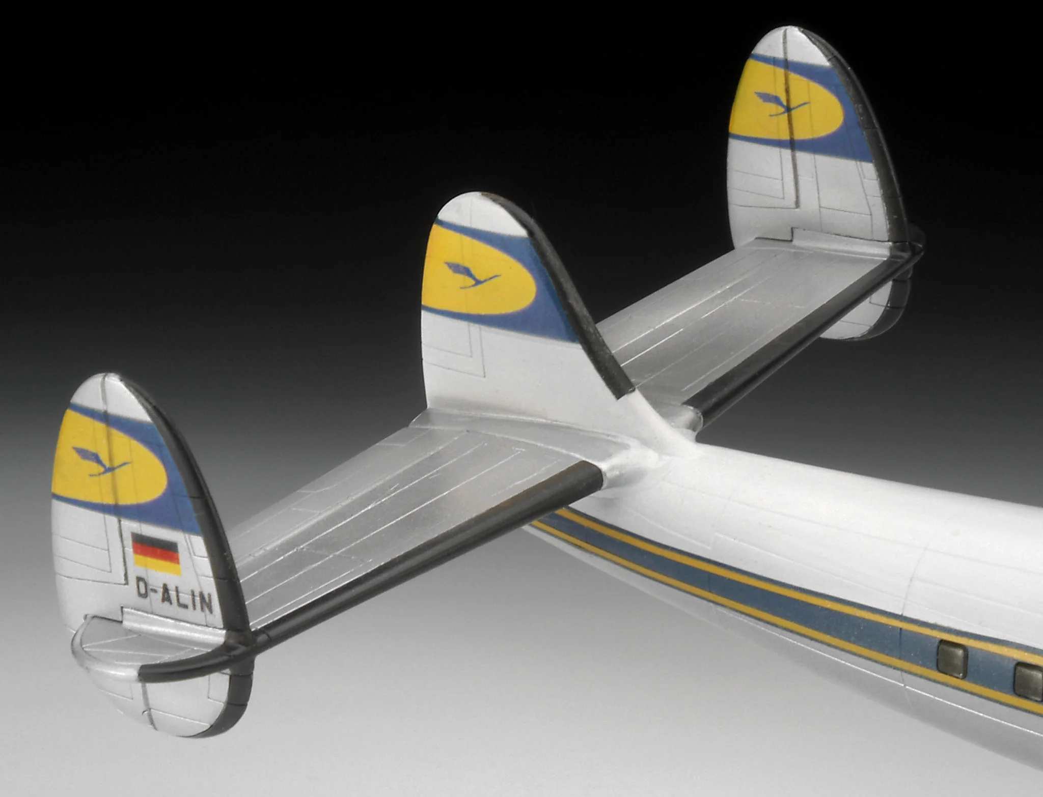 Model Set Lockheed L.1049G Super Constellation Lufthansa - Image 3